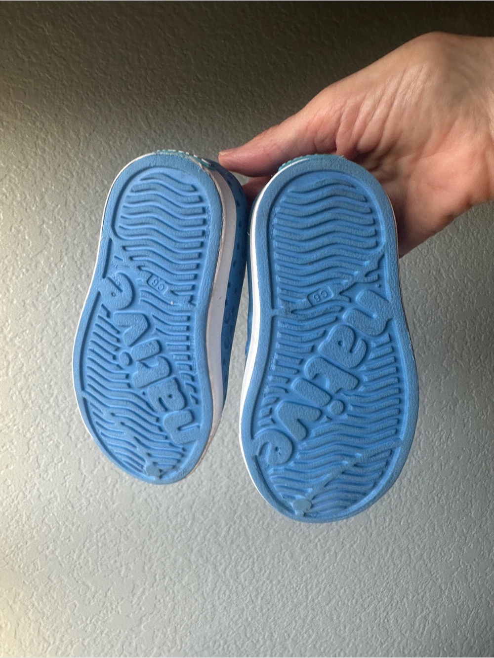 NATIVE Jefferson Sneakers
Toddler Kids size C6 sky blue white EUC - Picture 12 of 13